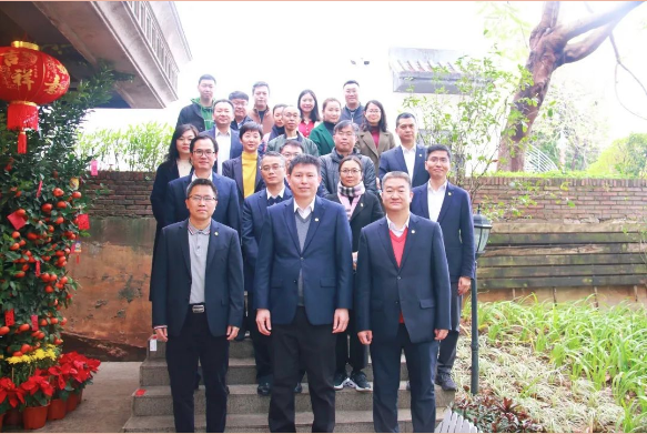 新春开工首日广州轻工集团领导走访慰问万向娱乐公司，送祝福鼓干劲