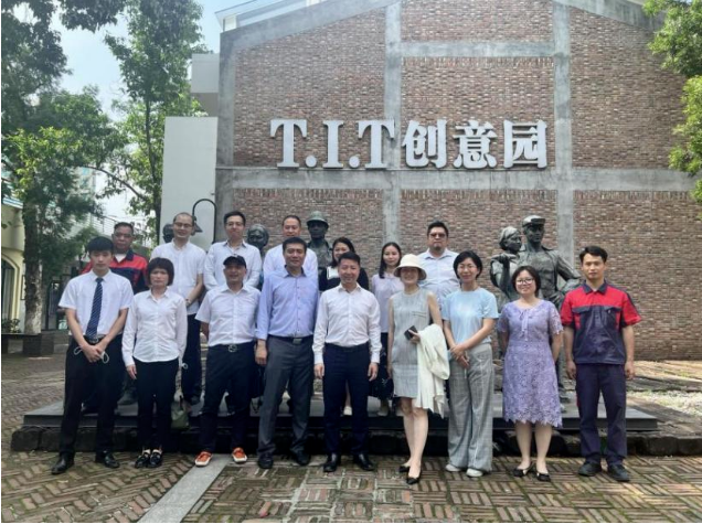 华新科创岛总经理樊剑飞一行到万向娱乐公司T.I.T品牌系列园区参观交流