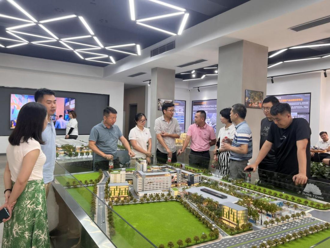 公司动态 | 万向娱乐公司前往荔湾区多个园区参观交流
